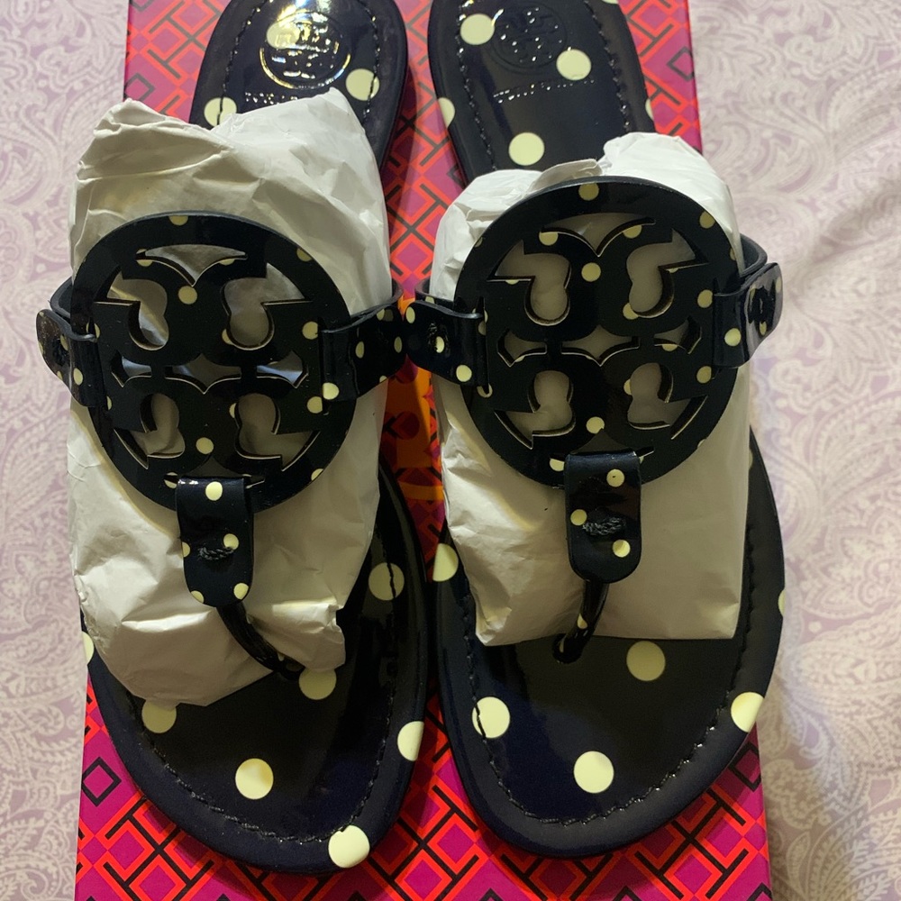 NIB Tory Burch Navy Classic Dot Sandals